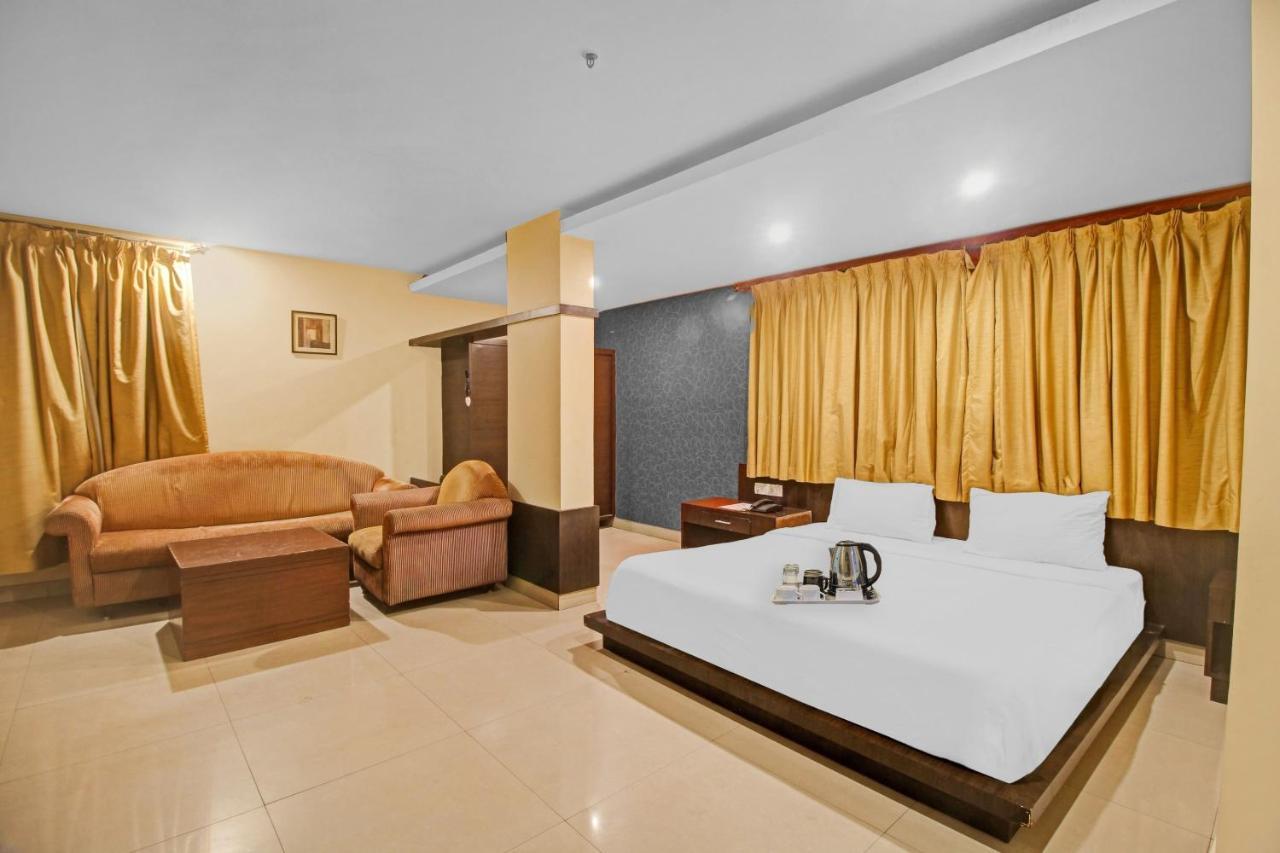 Townhouse The Grand Plaza Hotel Hyderabad Exterior foto