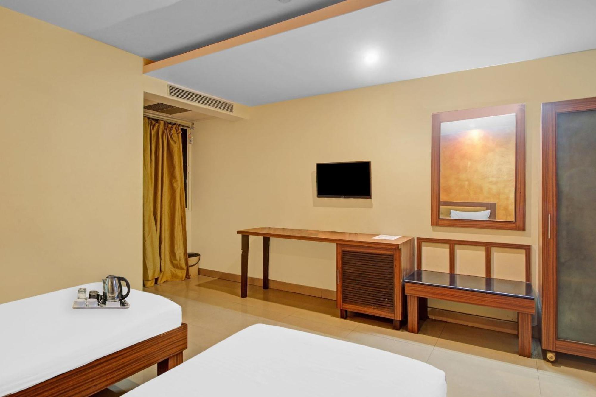 Townhouse The Grand Plaza Hotel Hyderabad Exterior foto