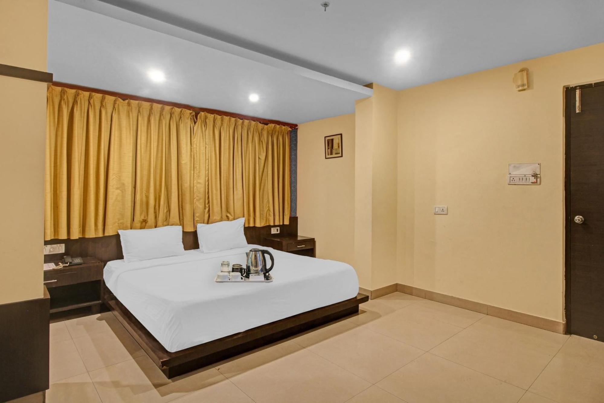 Townhouse The Grand Plaza Hotel Hyderabad Exterior foto