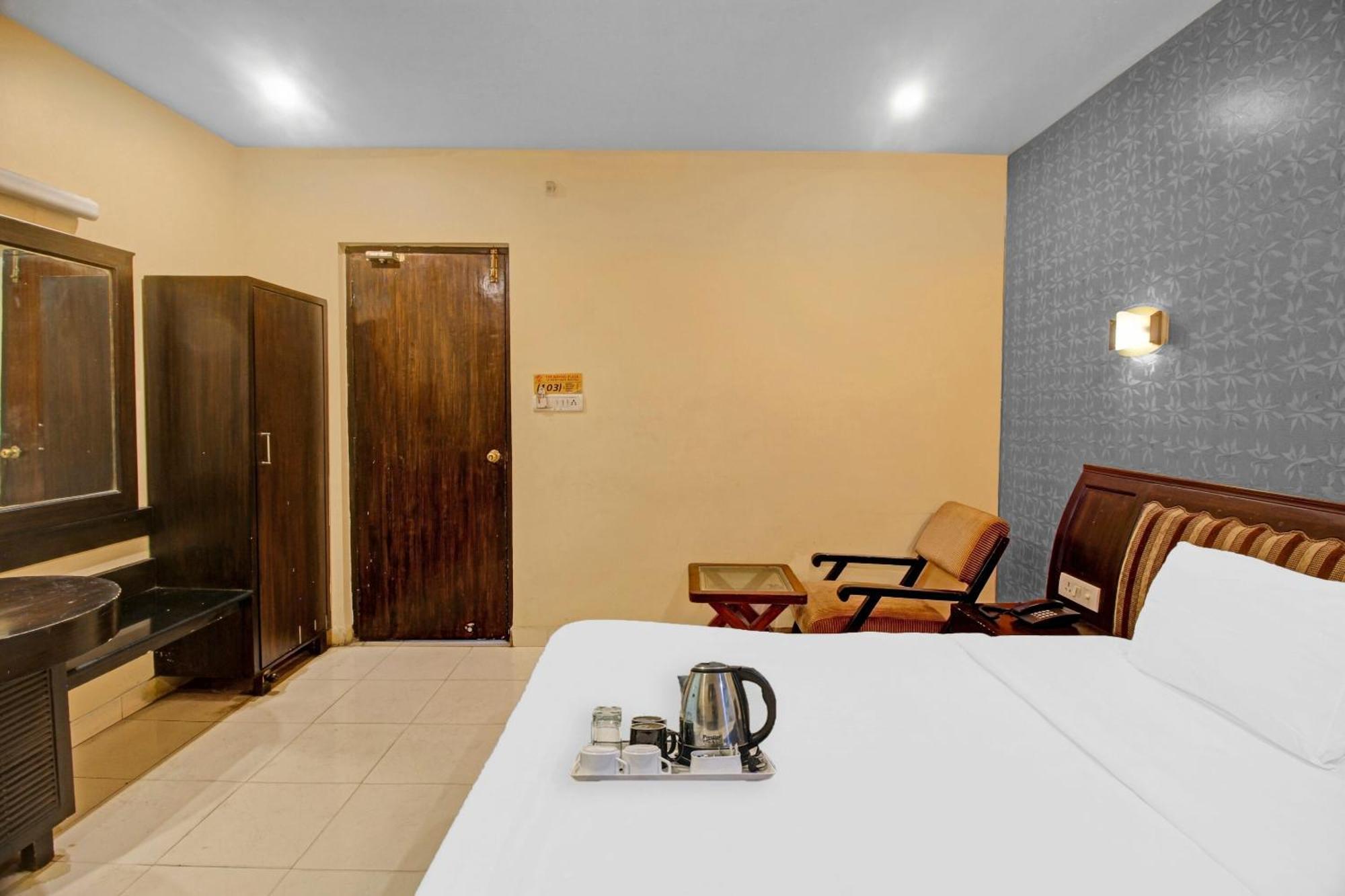 Townhouse The Grand Plaza Hotel Hyderabad Exterior foto