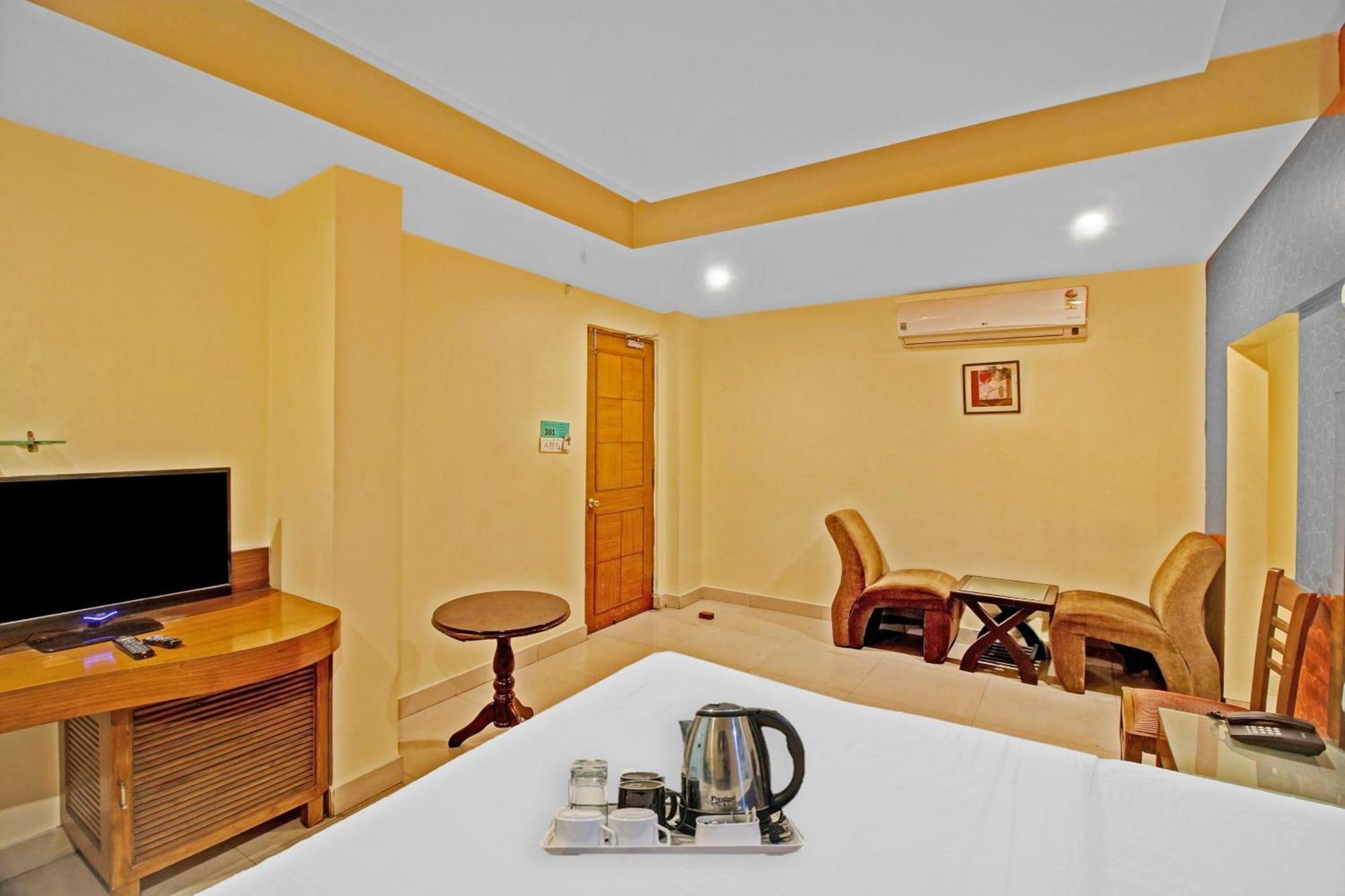 Townhouse The Grand Plaza Hotel Hyderabad Exterior foto