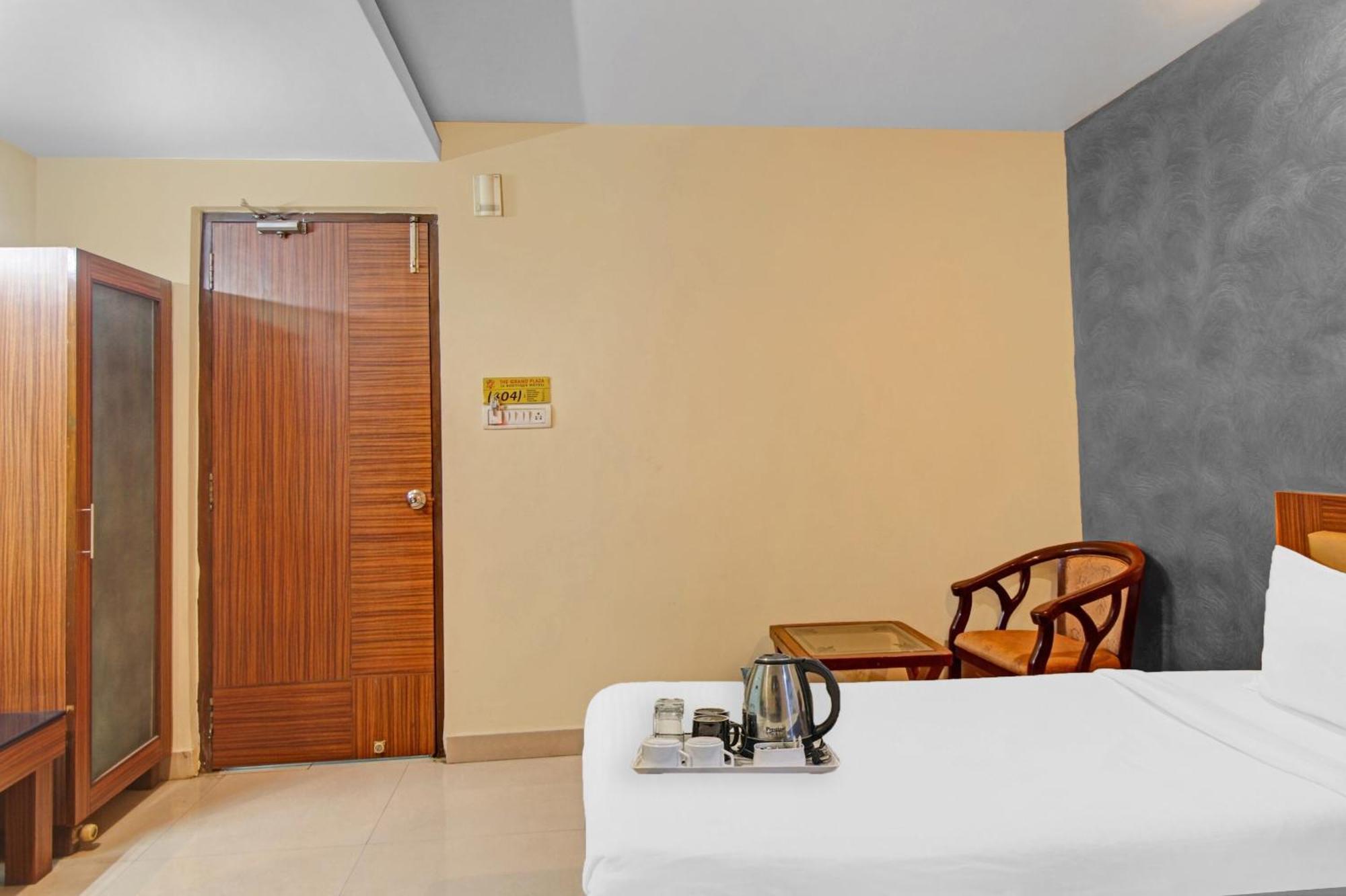 Townhouse The Grand Plaza Hotel Hyderabad Exterior foto