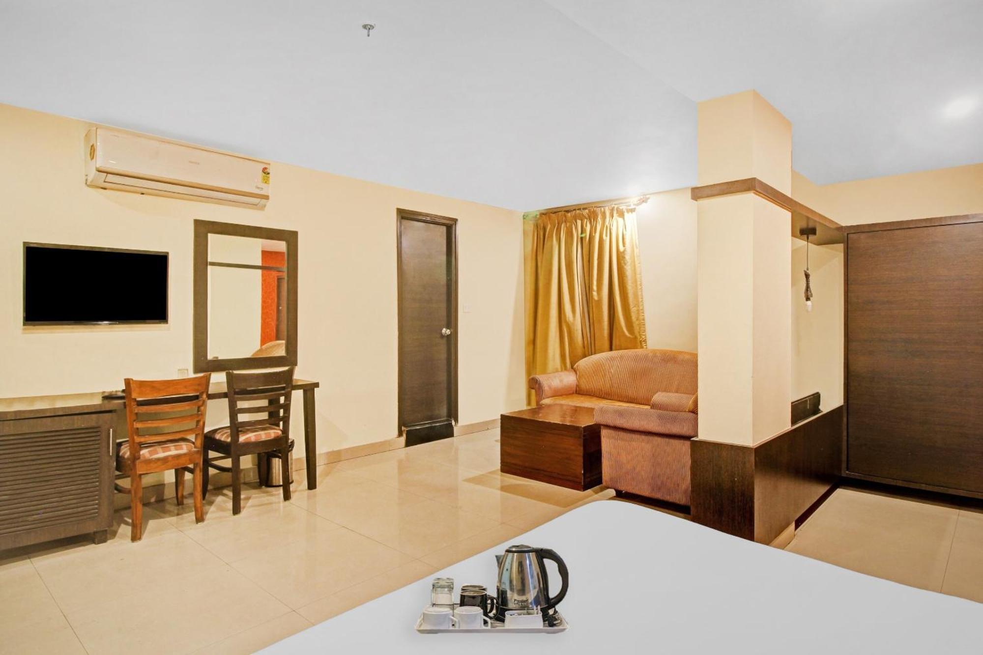 Townhouse The Grand Plaza Hotel Hyderabad Exterior foto