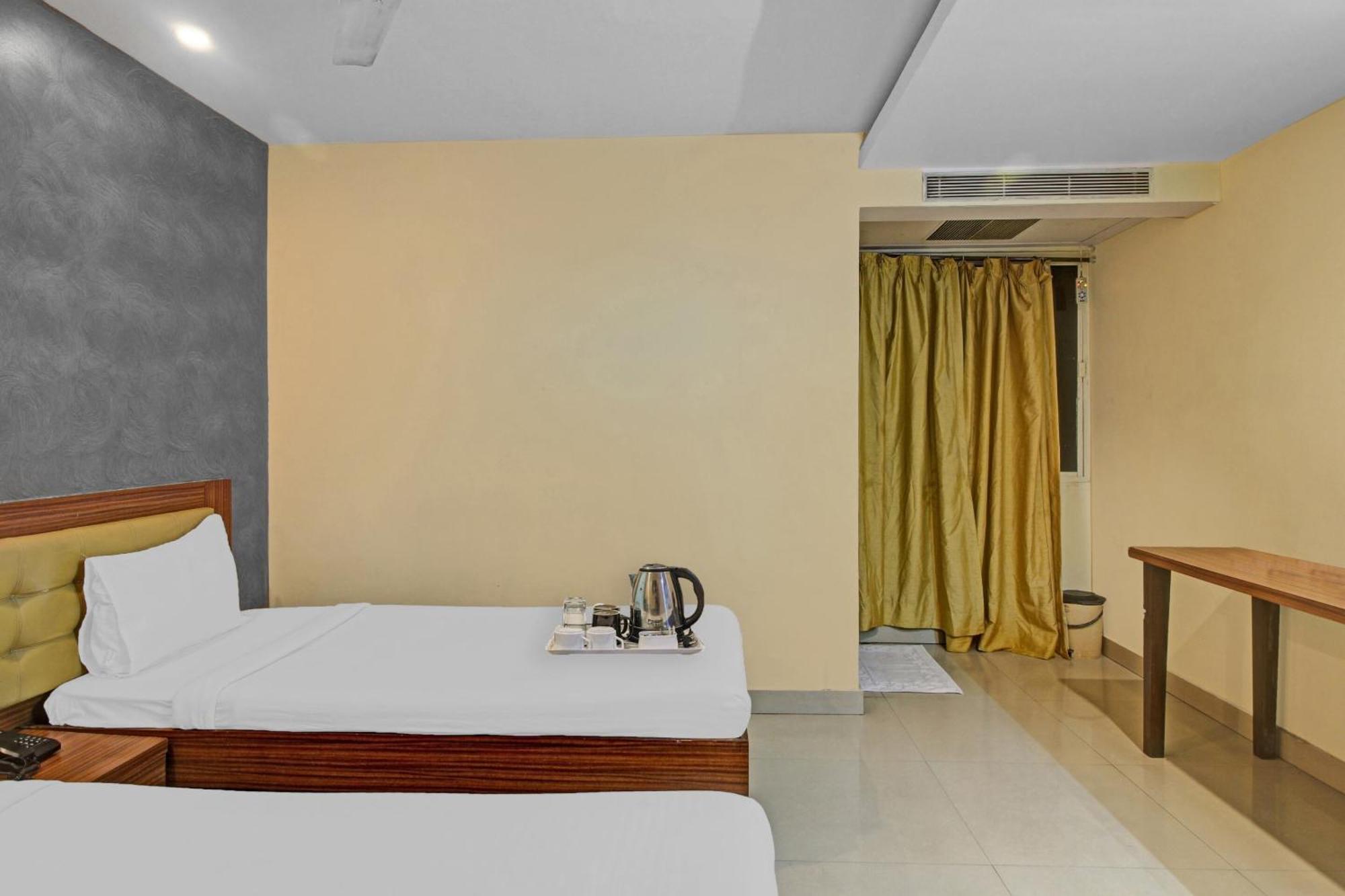Townhouse The Grand Plaza Hotel Hyderabad Exterior foto